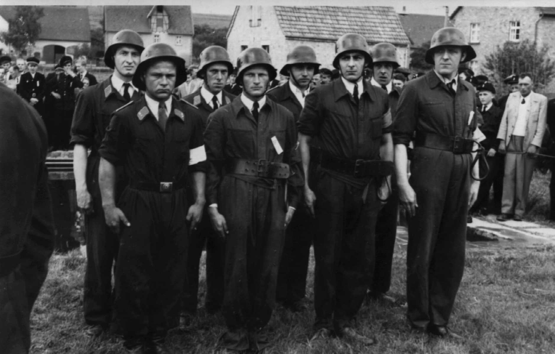 1956 07 07 Wettkampfmannschaft in Ehrigen 1. Platz
