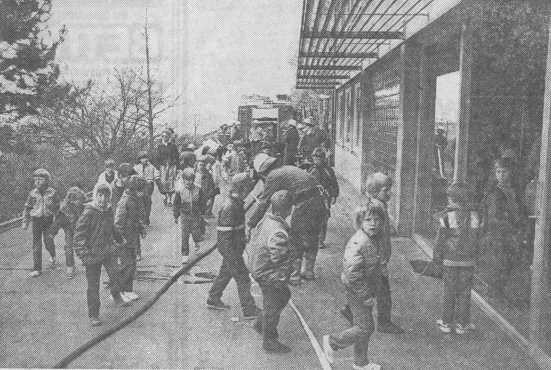 1985 04 29 Hurra die Schule brennt Bild