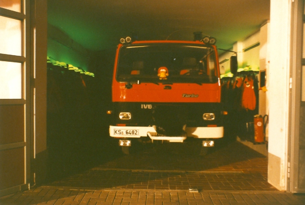 1988 01 29 Bild 14 Fahrzeugbilder unserer Feuerwehr neues LF8 im alten Feuerwehrhaus