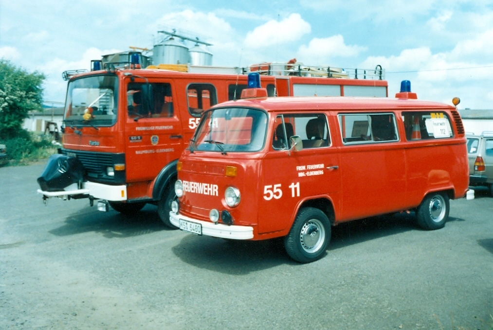 1988 01 29 Bild 4 Fahrzeugbilder unserer Feuerwehr ELW1 und LF8
