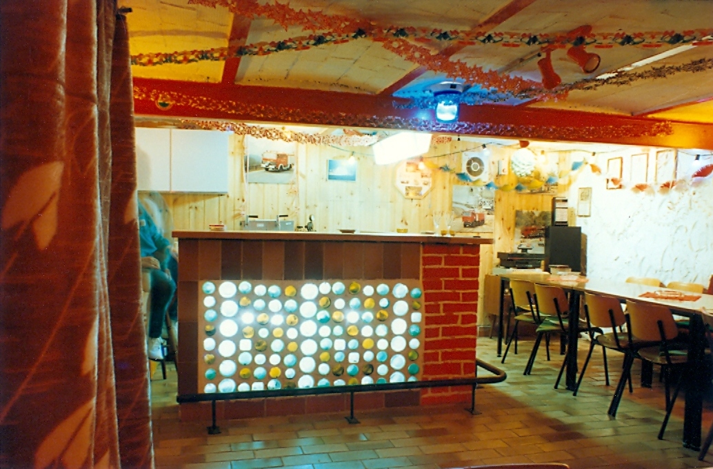 Theke in der Blaulichtbar