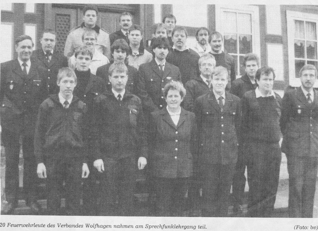 1991 12 23 Sprechfunklehrgang Zufriedene Gesichter nach sieben Tagen Streß Bild