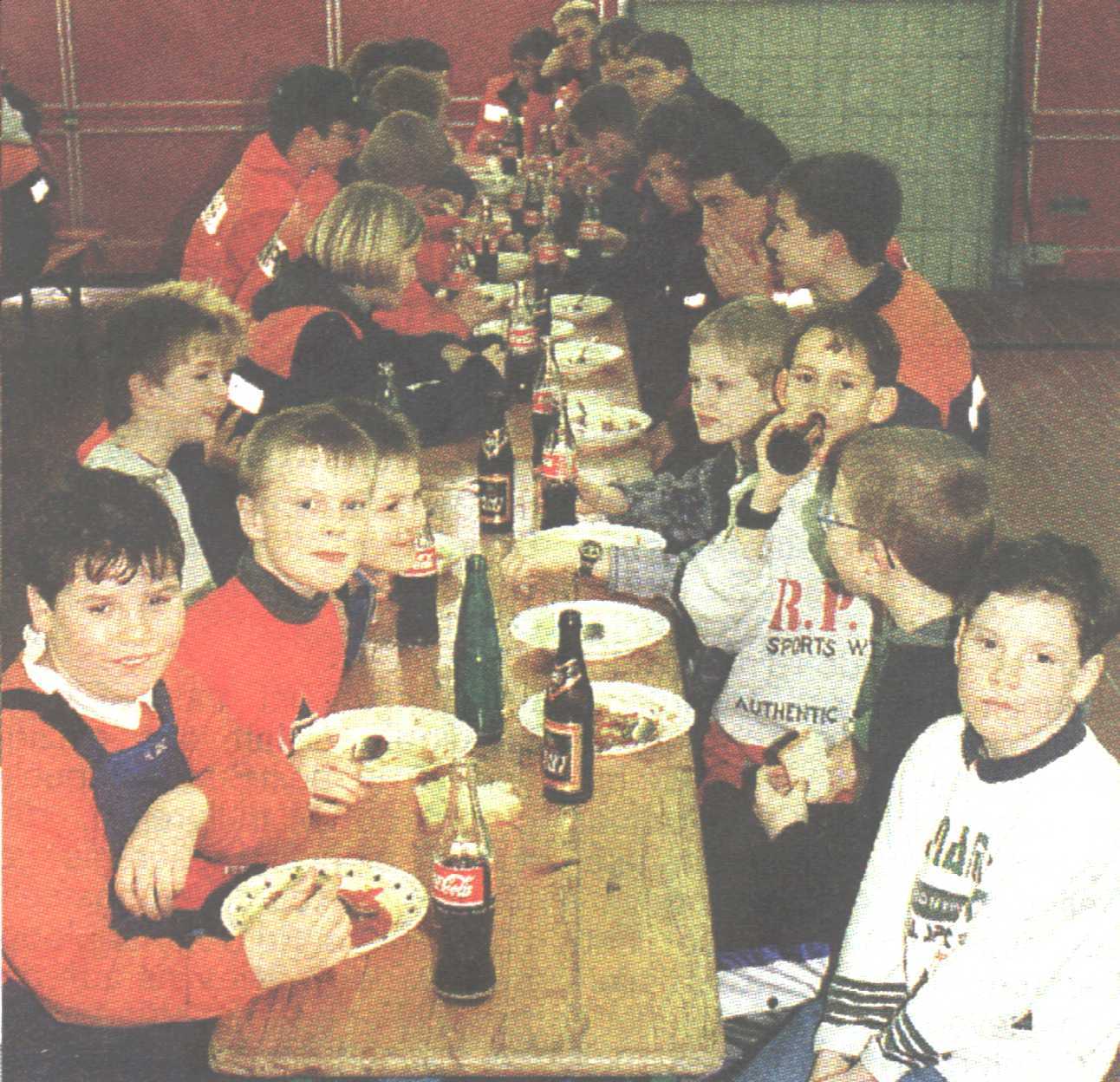 1999 01 10 50 Kinder und Jugendliche halfen mit Bild 1