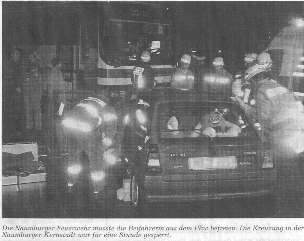 2000 02 04 Zwei Schwerverl. bei Zusammenprall mit Bus0002
