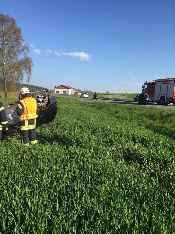 2016 05 05 PKW überschlägt sich am Ballenbach 001