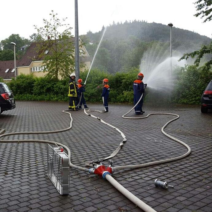 2016 06 14 Jugendfeuerwehr übt Löschangriff 2