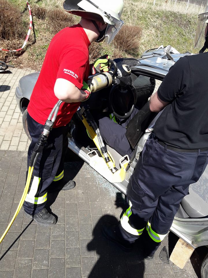 2018 04 16 Übung mit hydraulischem Rettungsgerät 06