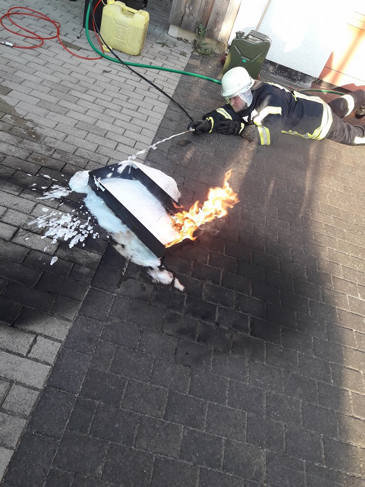 2018 05 15 Ausbildungsdienst mit Löschschaum Bild 2
