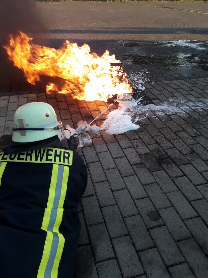 2018 05 15 Ausbildungsdienst mit Löschschaum Bild 3
