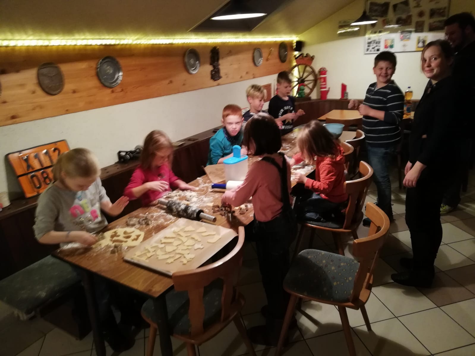 2018 12 03 Kinderfeuerwehr backt Plätzchen 04