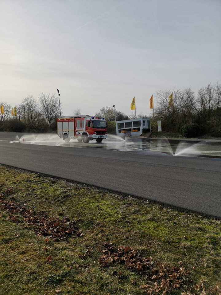 2019 02 15 2 Löschfahrzeug Fahrer bei Fahrsicherheitstraining 01