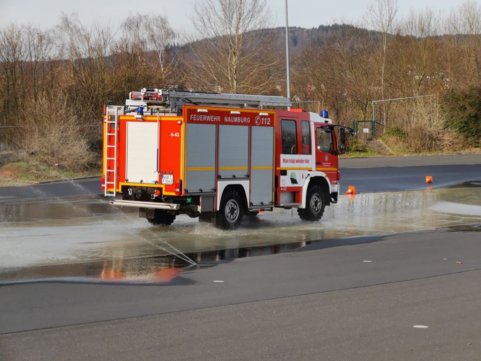 2019 02 15 2 Löschfahrzeug Fahrer bei Fahrsicherheitstraining 03