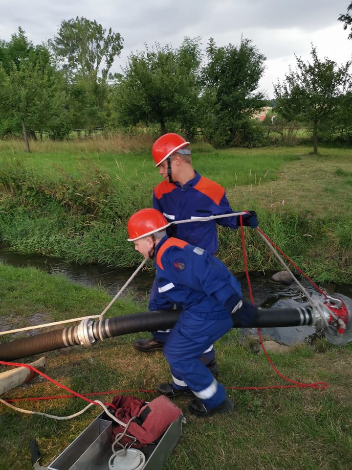 2019 09 02 Jugndfeuerwehr übt Wasserentnahme Bild 3
