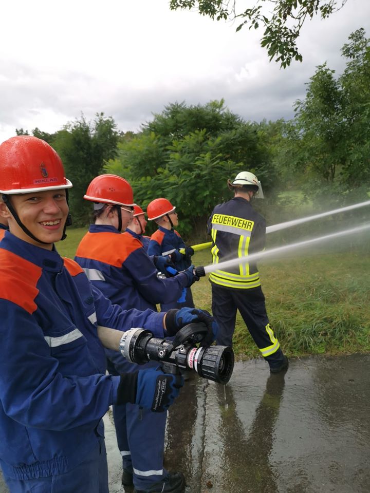 2019 09 02 Jugndfeuerwehr übt Wasserentnahme Bild 4
