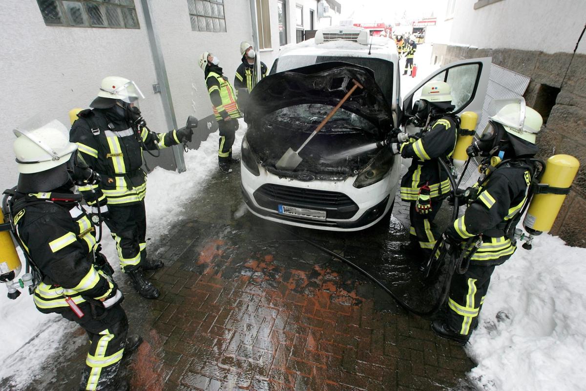 2021 02 11 Einsatz Nr. 03 Brand an Gebäude Bild 1