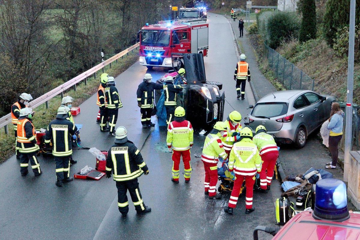2021 11 17 HNA Bericht Verkehrsunfall mit 2 Verletzten Bild 1