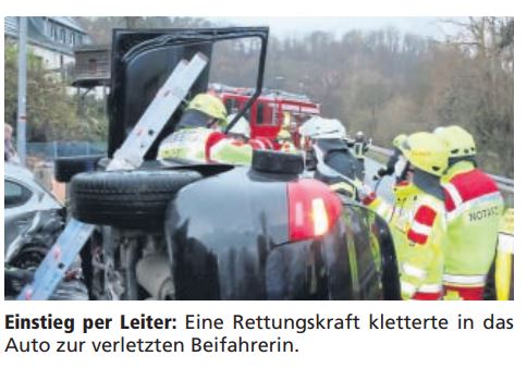 2021 11 18 Zeitungsbericht HNA über Verkehrsunfall Bild 2