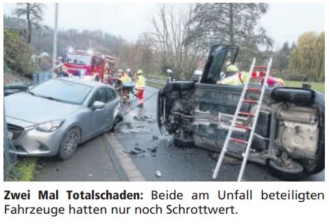 2021 11 18 Zeitungsbericht HNA über Verkehrsunfall Bild 3
