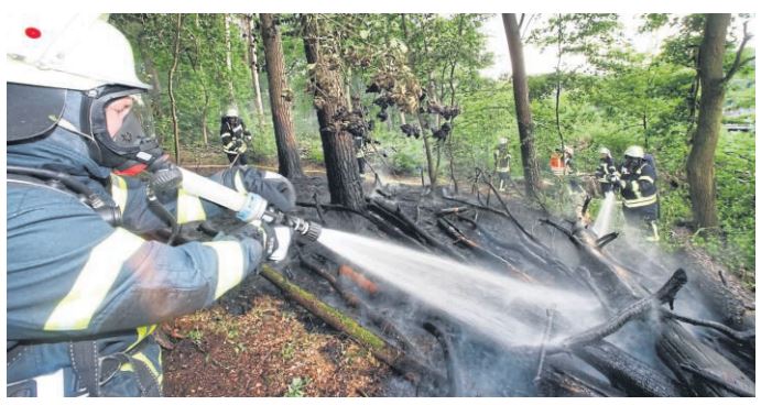 2023 06 19 Naumburger Feuerwehren im Einsatz auf dem Kuhberg Bild Titelseite