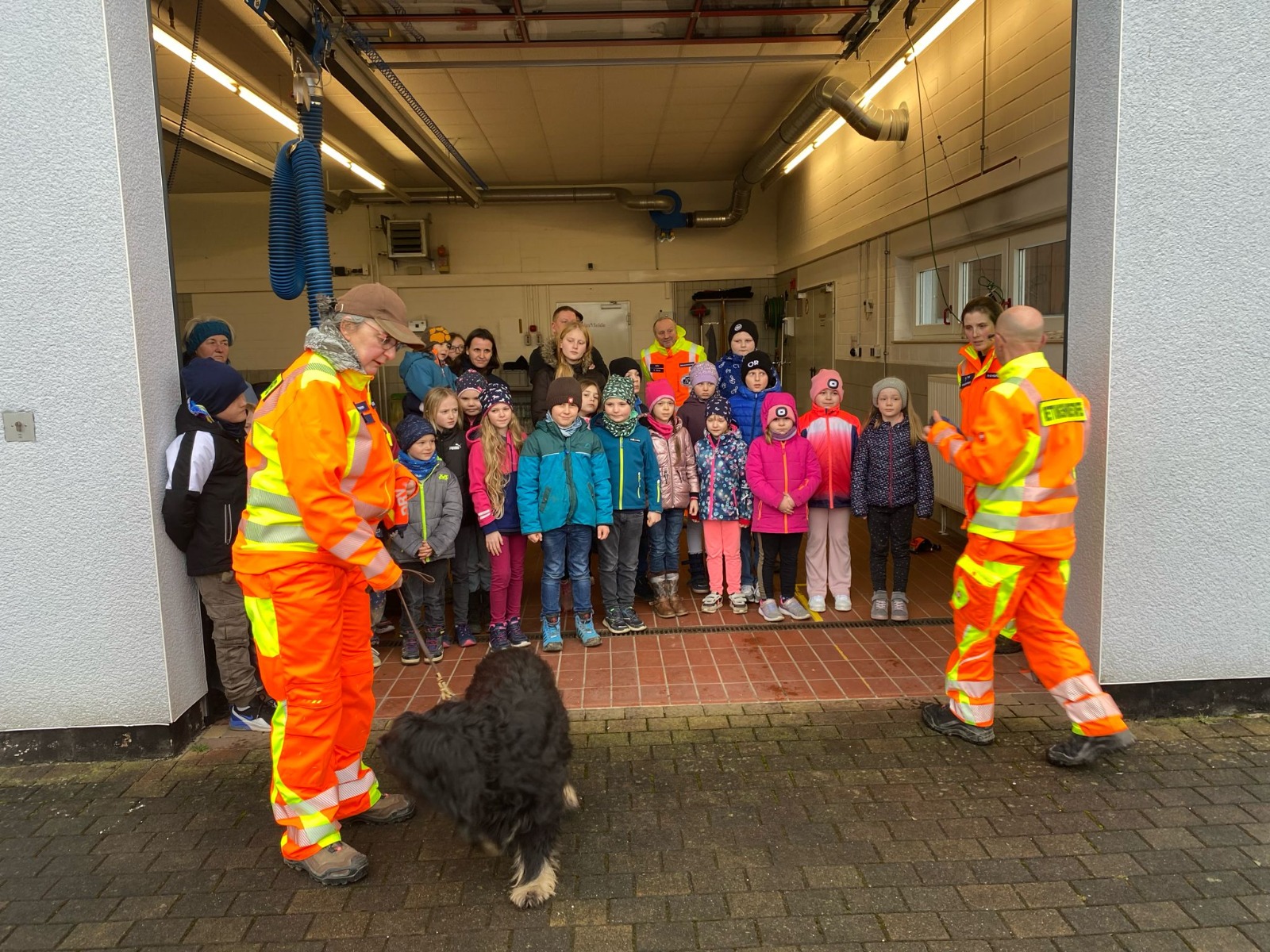 2024 02 26 Rettungshunde zu Besuch bei der Kinderfeuerwehr