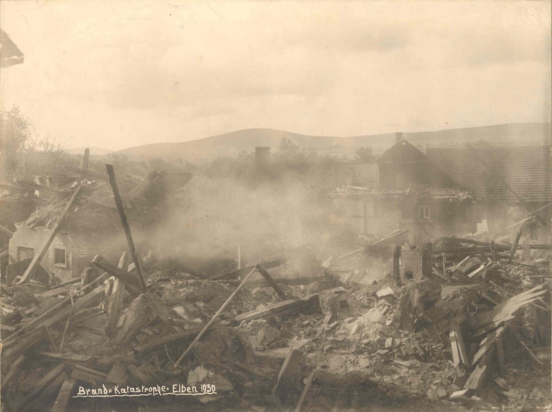 1984 05 12 25 Bild Der große Brand von Elben 