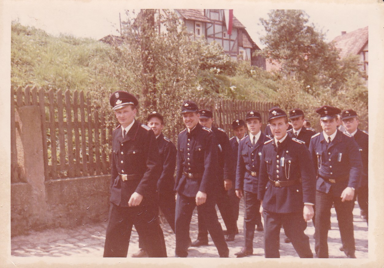 BILD 04 Beim Festumzug Feuerwehr Elberberg Bild 1